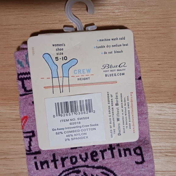 Blue Q Socks Go Away I'm Introverting Women's Crew Neck Shoe Size 5 - 10 - Picture 4 of 6